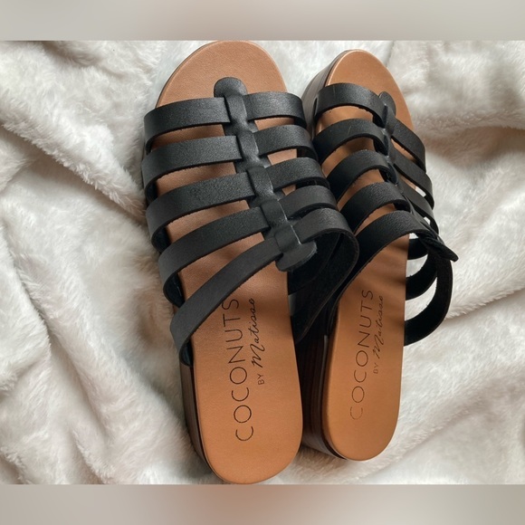 3/$25 Coconuts by Matisse Black Slip on Sandals - Picture 7 of 7